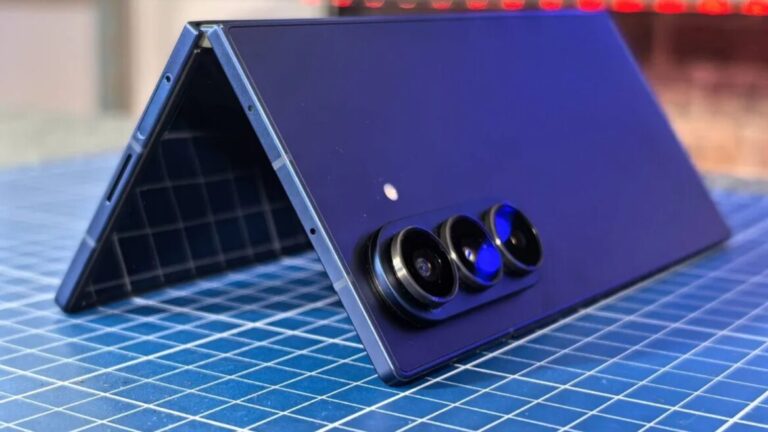 Samsung найняла Тіма Кука для реклами Galaxy Z Fold 8, тролячи Apple 8