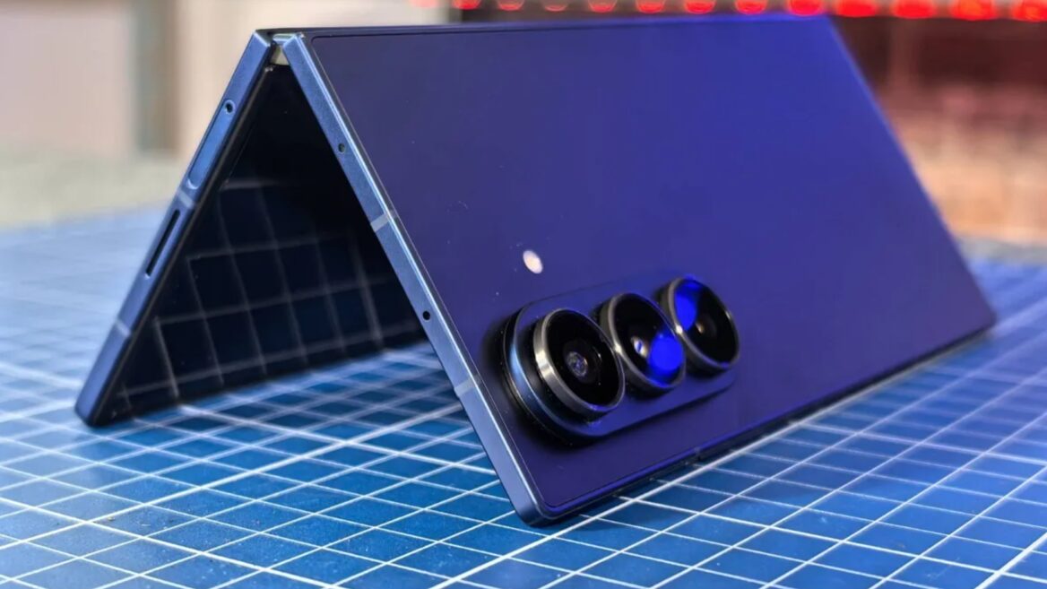 Samsung найняла Тіма Кука для реклами Galaxy Z Fold 8, тролячи Apple 2 Фото до статті