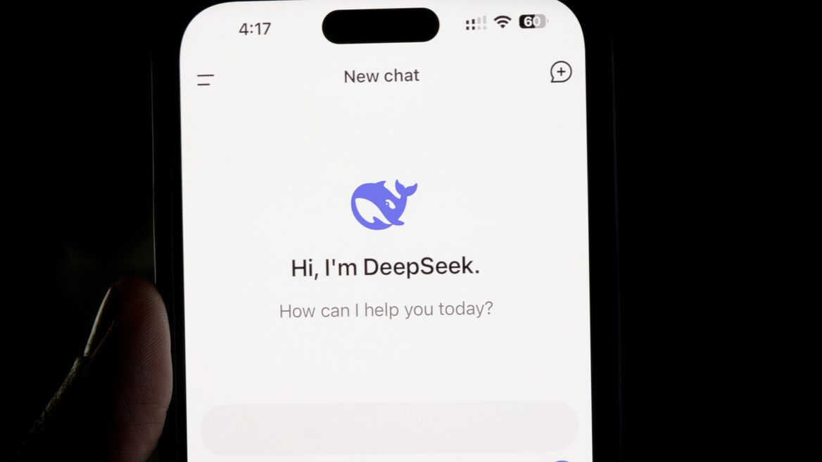 DeepSeek навчила V4 Flash «бачити» зображення. Чому на їхню обробку потрібно менше токенів, ніж у моделей-конкурентів?