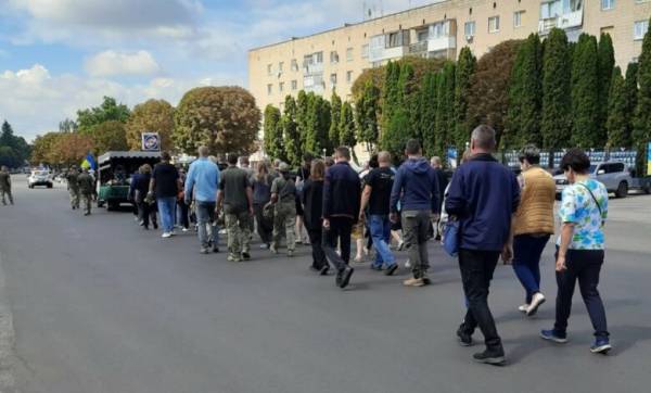 Чернігівщина прощається з відомим журналістом Олександром Назаренком 3