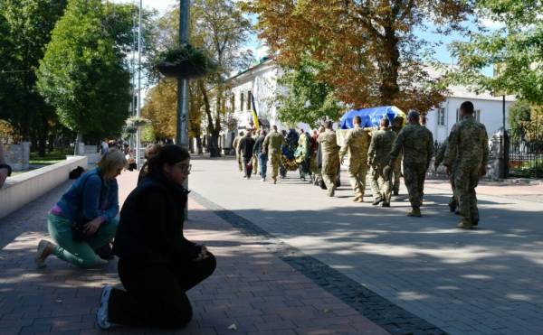 Земляки прощаються із захисником, який понад рік вважався зниклим 5