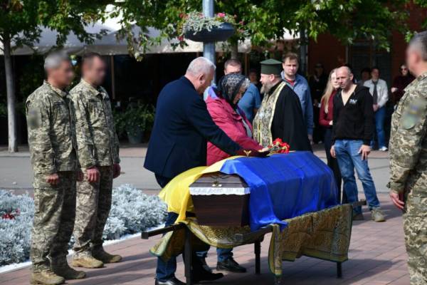 Земляки прощаються із захисником, який понад рік вважався зниклим 6