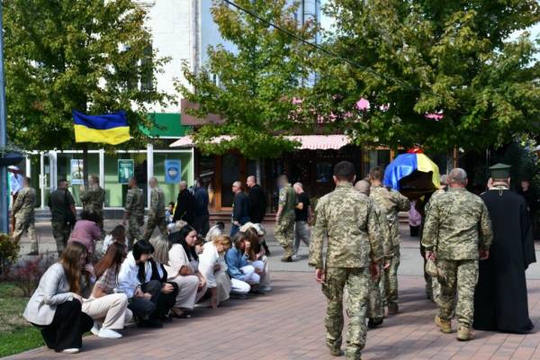 Земляки прощаються із захисником, який понад рік вважався зниклим 7