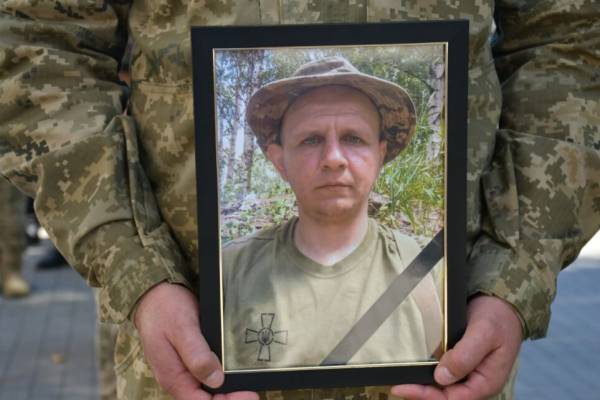 Земляки прощаються із захисником, який понад рік вважався зниклим 8