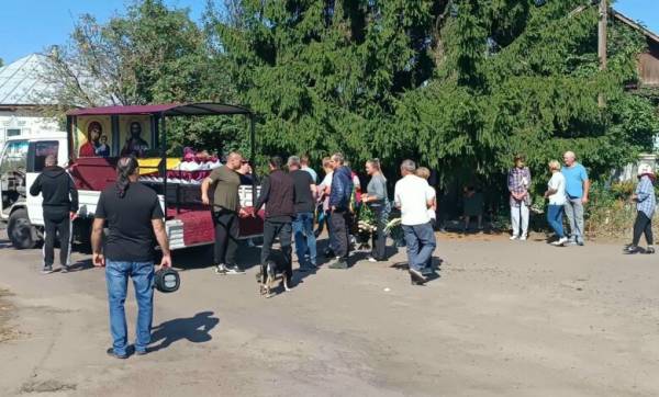 Новгород-Сіверщина провела в останню путь Героя-захисника 7