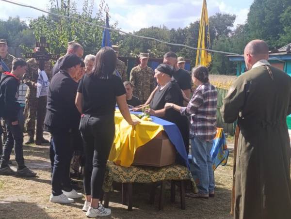 Чернігівщина в останню путь провела бійця «Азову», що повернувся «на щиті» 7