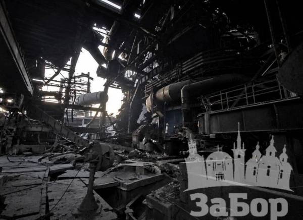 Російські ракети втретє за місяць поцілили в “Запоріжсталь”, завод зупинено,&hellip;