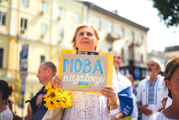 Штрафи за російську мову в шкільних чатах: що загрожує вчителям та учням