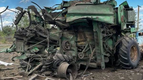 Наслідки удару по агрофірмі на Чернігівщині: техніка перетворилася на купу металу, ангар — на згарище 7