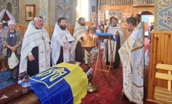 У Борзні попрощалися з Героєм України 3
