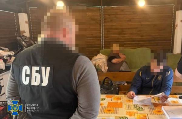 Запоріжці викрали 800 тисяч гривень, призначених для гуманітарних автобусів 1