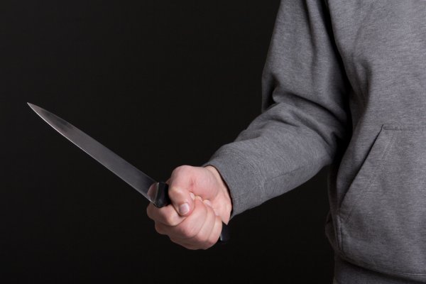 Напад на військового під час побачення: 15 років ув’язнення за 12 ударів ножем