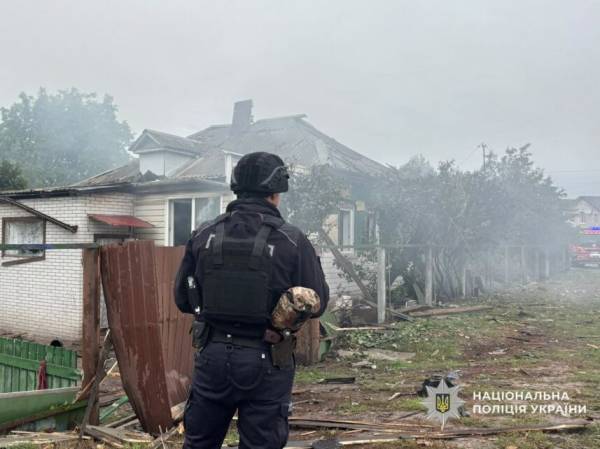 Наслідки атаки дронів на Чернігівщині: пошкоджено склади та будинки 3
