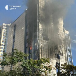 В Одесі російським ударом уражено багатоповерхівку (оновлюється)