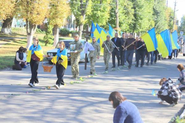 Чернігівщина прощається зі старшим сержантом Нацгвардії 10 Чернігівщина прощається зі старшим сержантом Нацгвардії 8