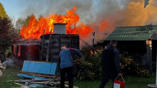 Ворог вдарив по прикордонних селах Чернігівщини, БпЛА спричинили пожежі у будинках 4