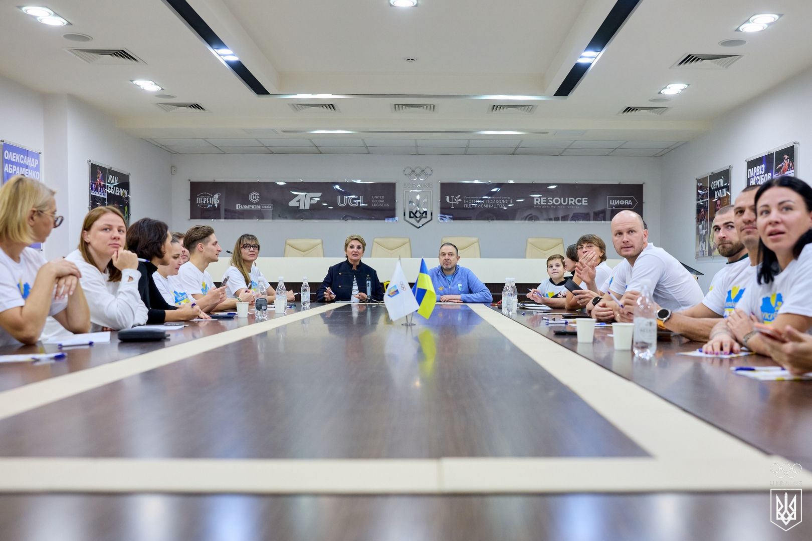 Спортсмени за написанням диктанту