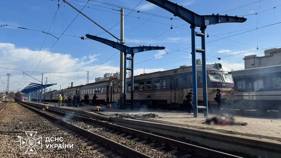 Росія вдарила по залізничному вокзалу в Дніпрі: наразі 13 загиблих