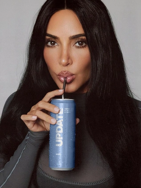 Кардаш'ян приголомшує запуском нового енергетика, але рекламні знімки викликають хвилю обурення 17