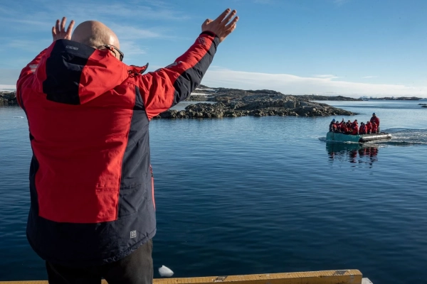 31-ша Українська антарктична експедиція успішно дісталася станції "Академік Вернадський" 31