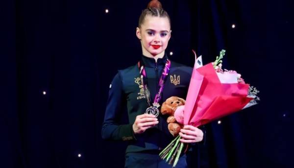 Онофрійчук завоювала три золота на етапі Гран-прі, здобувши вражаючу перемогу. 2 Онофрійчук завоювала три золота на етапі Гран-прі, здобувши вражаючу перемогу. 2