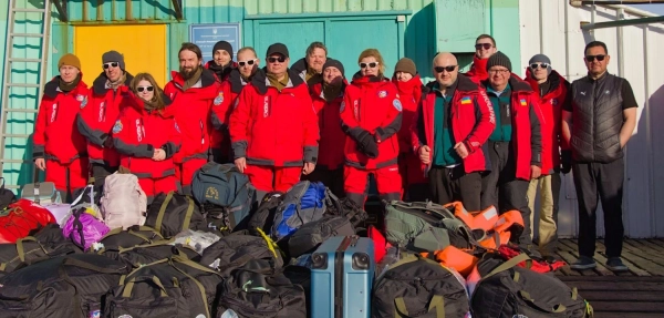 31-ша Українська антарктична експедиція успішно дісталася станції "Академік Вернадський" 45