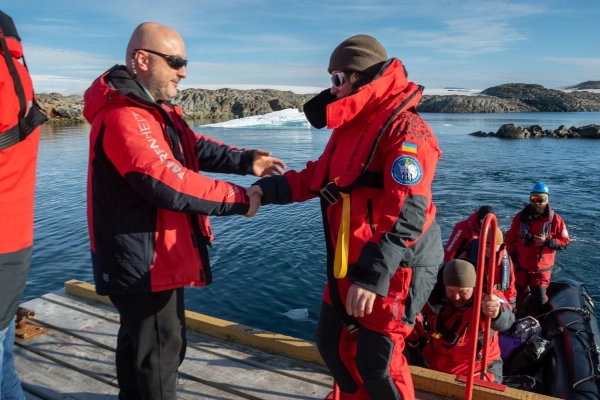 31-ша Українська антарктична експедиція успішно дісталася станції "Академік Вернадський" 55