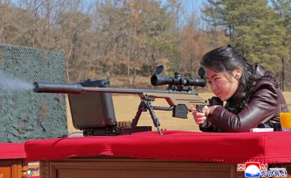 Кім Чен Ин презентував еліті КНДР новітні снайперські гвинтівки власної розробки 3