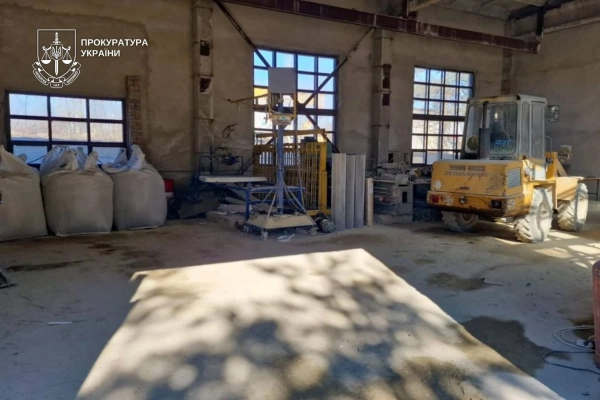 Директора заводу на Закарпатті спіймали на незаконному видобутку цеоліту на 11 мільйонів гривень 8