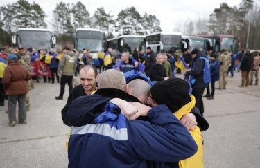 Ще 300 українців повернулися додому з полону