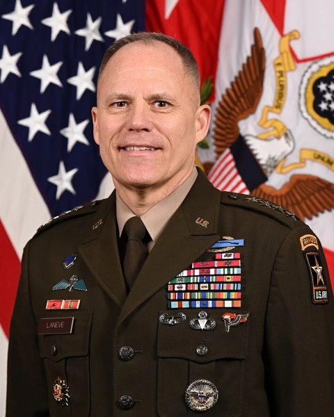 Міністр оборони США вимагає негайної відставки начальника штабу армії: деталі від CBS News 4