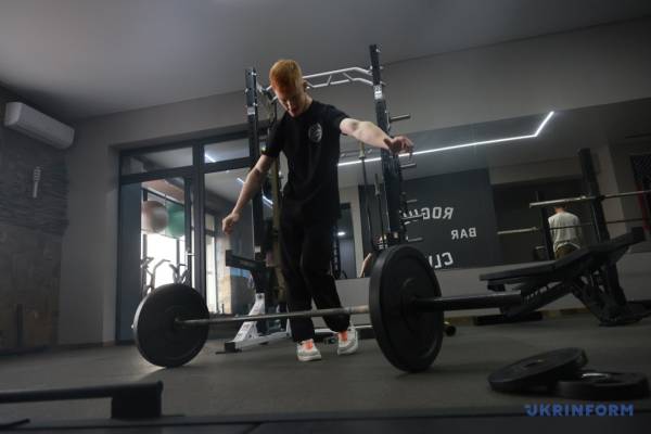 Чемпіонський рух: Пауерліфтер з інвалідністю долає власну вагу двічі 24 Чемпіонський рух: Пауерліфтер з інвалідністю долає власну вагу двічі 24
