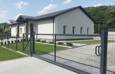 Сітчасті ворота для паркана: коли варто вибрати відкатний варіант Сітчасті ворота для паркана: коли варто вибрати відкатний варіант