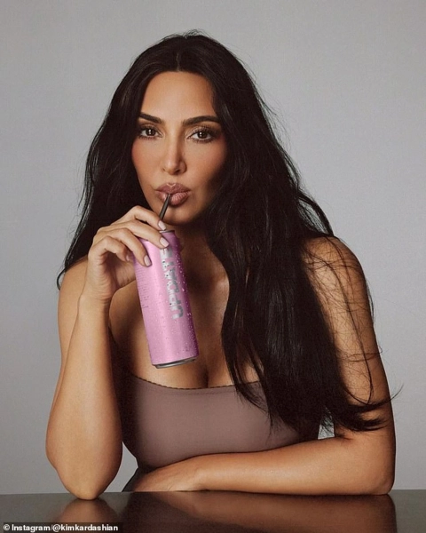 Кім Кардаш'ян приголомшує новим напоєм: зірка в центрі скандалу через ефектні фото 18