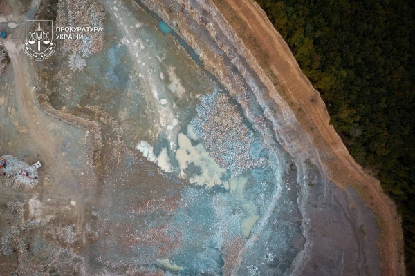 Директора заводу на Закарпатті спіймали на незаконному видобутку цеоліту на 11 мільйонів гривень 13