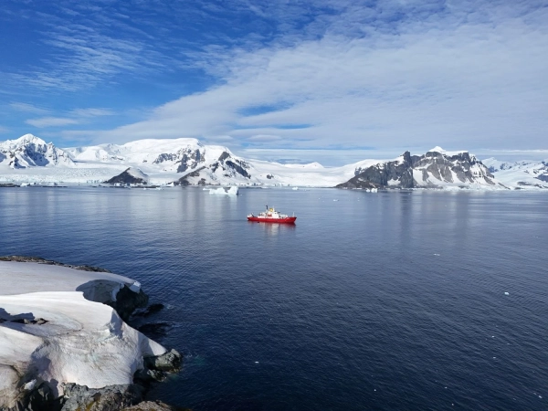 31-ша Українська антарктична експедиція успішно дісталася станції "Академік Вернадський" 38