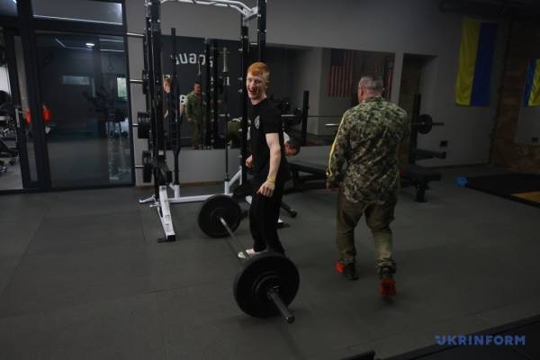 Чемпіонський рух: Пауерліфтер з інвалідністю долає власну вагу двічі 25 Чемпіонський рух: Пауерліфтер з інвалідністю долає власну вагу двічі 25