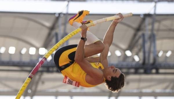 Мондо Дюплантіс знову б'є світові рекорди: 15-й тріумф у приміщенні 2