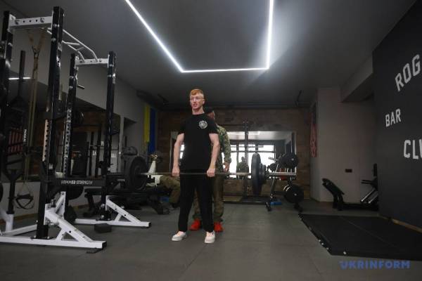 Чемпіонський рух: Пауерліфтер з інвалідністю долає власну вагу двічі 22 Чемпіонський рух: Пауерліфтер з інвалідністю долає власну вагу двічі 22