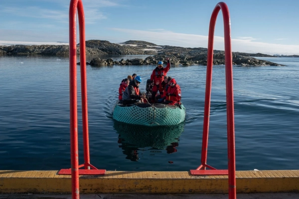 31-ша Українська антарктична експедиція успішно дісталася станції "Академік Вернадський" 54