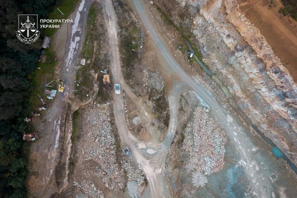 Директора заводу на Закарпатті спіймали на незаконному видобутку цеоліту на 11 мільйонів гривень 14