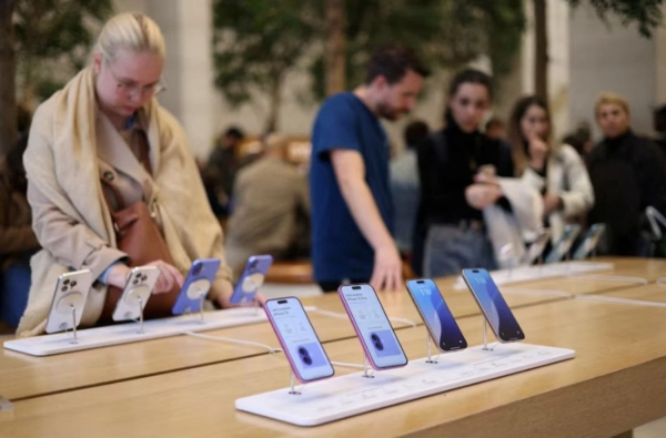 Смартфони на межі краху: дефіцит пам'яті спричинить рекордне падіння ринку у 2026 2 Ринок смартфонів очікує рекордне падіння у 2026 році через дефіцит та подорожчання пам'яті