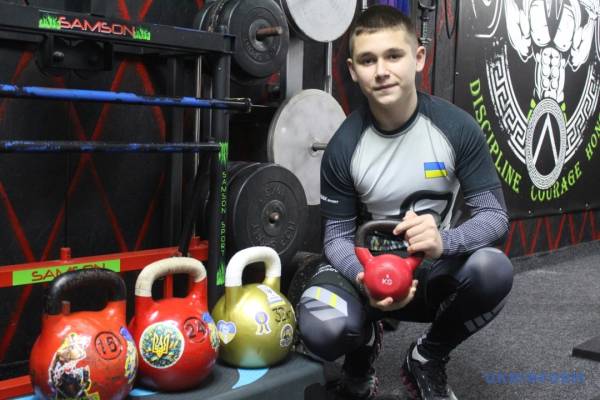 12-річний Василь Маєвський: Український юнак підкорює світові рекорди 16 12-річний Василь Маєвський: Український юнак підкорює світові рекорди 16