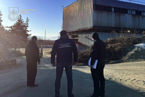 Директора заводу на Закарпатті спіймали на незаконному видобутку цеоліту на 11 мільйонів гривень 11