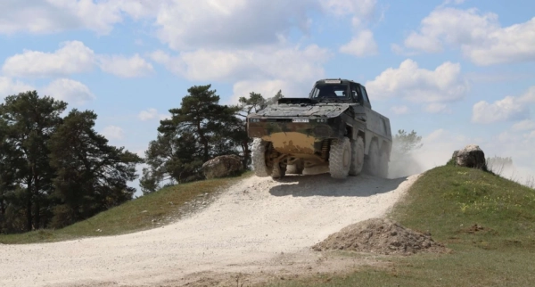 ЗСУ тренують водіїв на унікальних машинах YPR-765 3