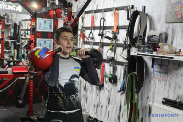 12-річний Василь Маєвський: Український юнак підкорює світові рекорди 17 12-річний Василь Маєвський: Український юнак підкорює світові рекорди 17