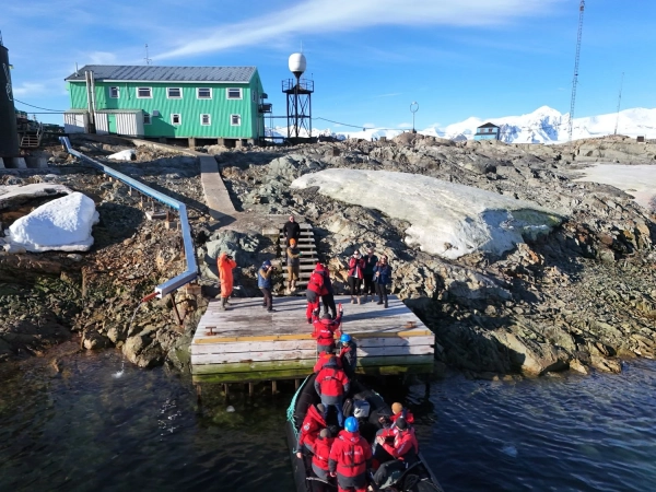 31-ша Українська антарктична експедиція успішно дісталася станції "Академік Вернадський" 42