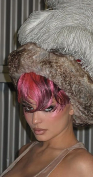 Кайлі Дженнер запалює: відверті образи для нового випуску Puss Puss 16 Кайлі Дженнер запалює: відверті образи для нового випуску Puss Puss 14