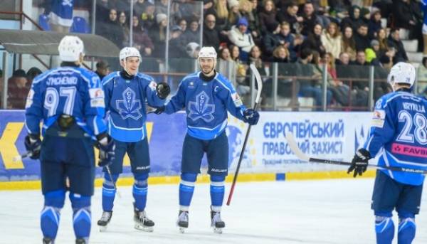 «Сокіл» здобув перемогу над «Штормом» у півфіналі чемпіонату України з хокею 2