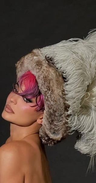 Кайлі Дженнер запалює: відверті образи для нового випуску Puss Puss 14 Кайлі Дженнер запалює: відверті образи для нового випуску Puss Puss 12